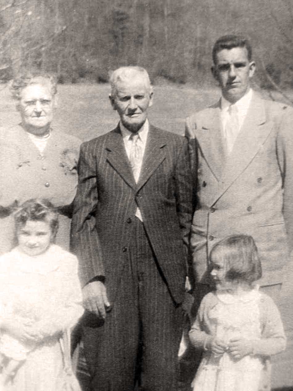  Effie Wellborn Wagner, Daniel Wellborn, George Thomas Wellborn. Children: Kathy Wellborn, Bea Wellborn. Photo courtesy of Beatrice Wellborn, Stony Fork Community.
