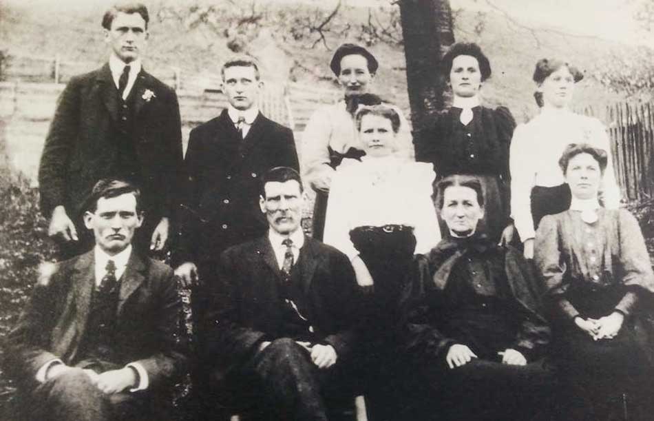 Larkin George Greene, wife Ellen Elizabeth Norris Greene and children, c. 1906. Photo courtesy of Beatrice Wellborn, Stony Fork Community.